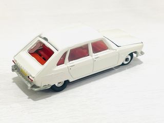 Coche a escala 1/43 dinky toys