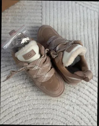 UGG Lowmel Sand Talla 37