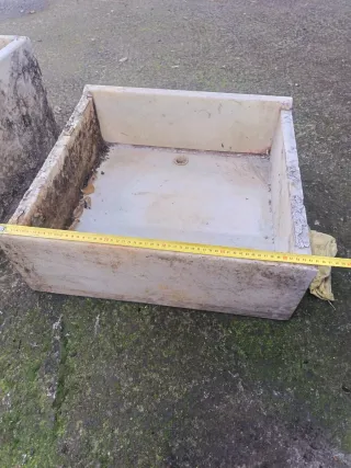 Pila de mármol antigua