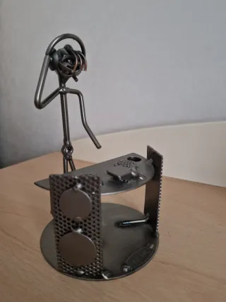 Scultura DJ porta penne artigianale metallo