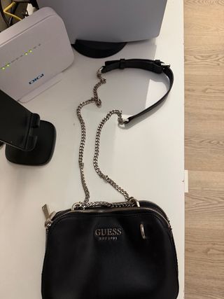 Bolso Guess Negro con Cadena y Llaveros original