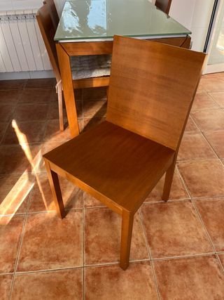 Mesa extensible cocina y 4 sillas madera