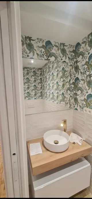 Barandilla de cristal con herrajes