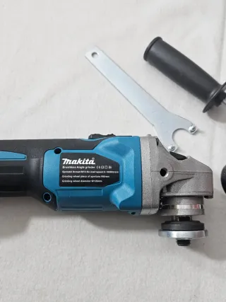 Rebarbadora Makita 18V c/Acessórios NOVO