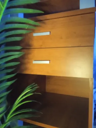 Mesitas de noche azules y marrones