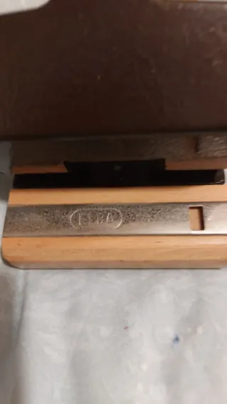 Taladradora de papel manual