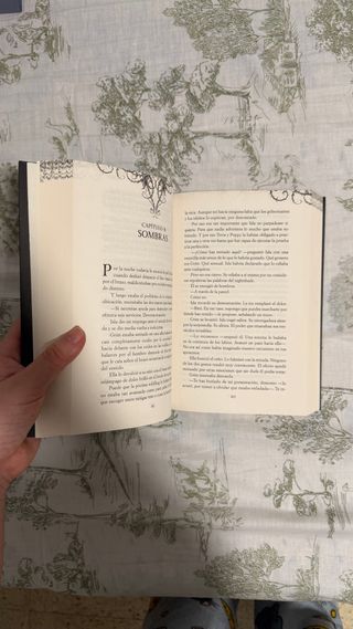 Lightlark (Spanish Edition)