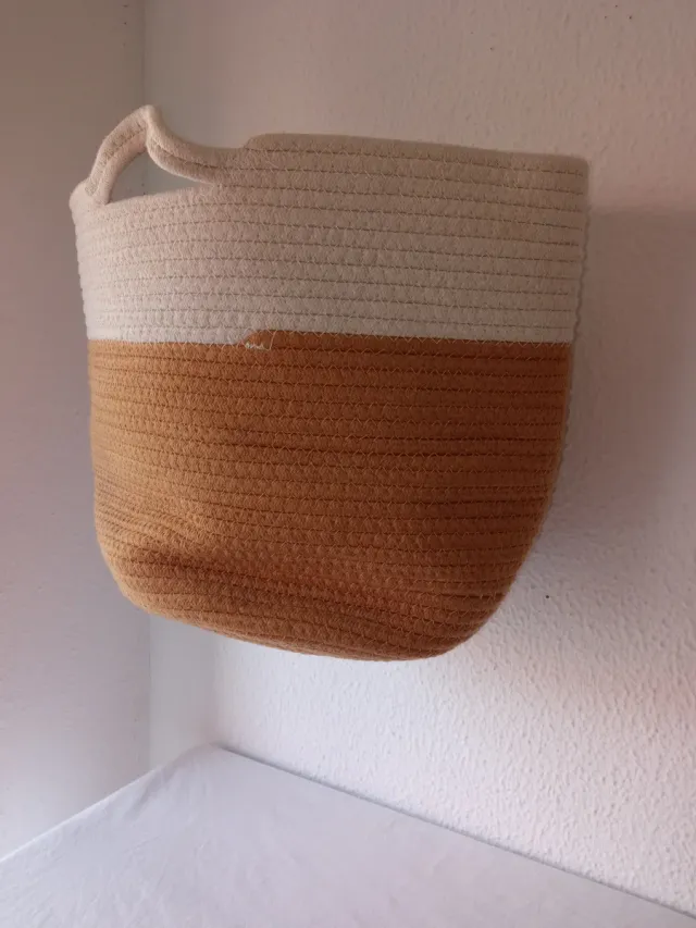 Cesta grande decorativa beige sin estrenar