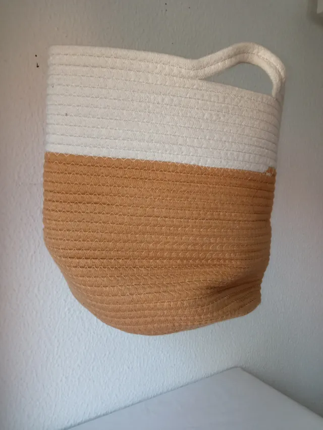 Cesta grande decorativa beige sin estrenar