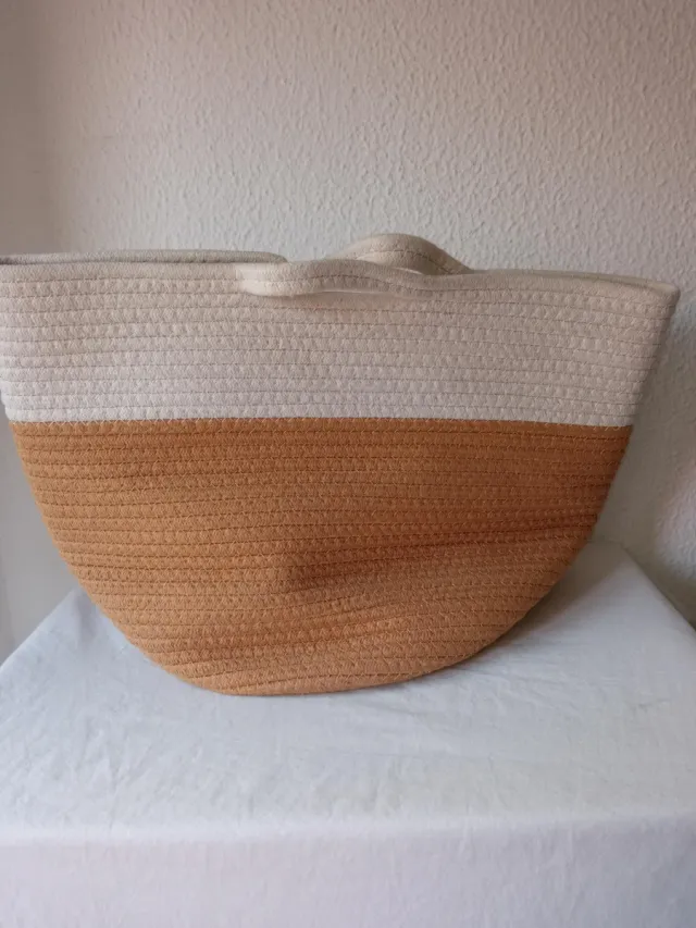 Cesta grande decorativa beige sin estrenar