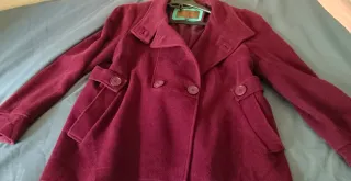 Elegante chaquetón de paño morado