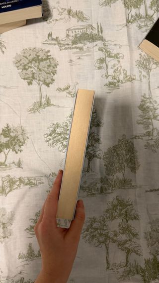 Cómo cae la nieve / The Way Snow Falls (Spanish...