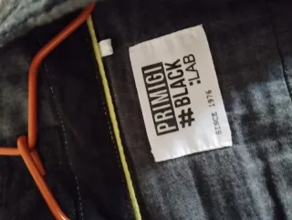 Camicia a quadri nera e grigia