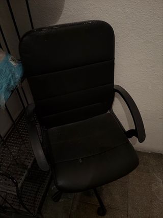 URGENTE !!SE REGALA !! Silla de oficina con ruedas