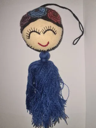 Colgante amigurumi Frida Kahlo