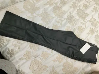 Pantalón polipiel negro