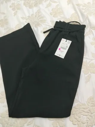 Pantalón negro Zara