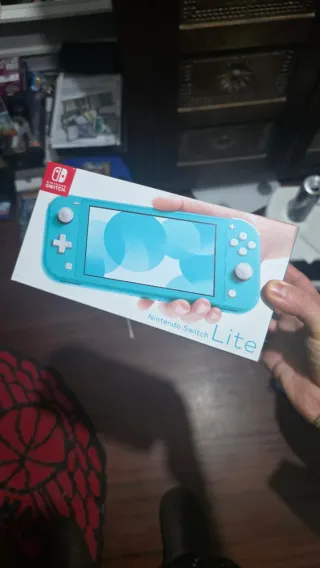 Nintendo switch lite con caja y cargador original.