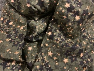 Pañuelo de color verde militar con estrellitas