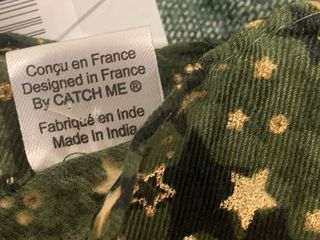 Pañuelo de color verde militar con estrellitas