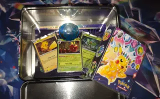 Caja Metálica Pokémon Pikachu completa.