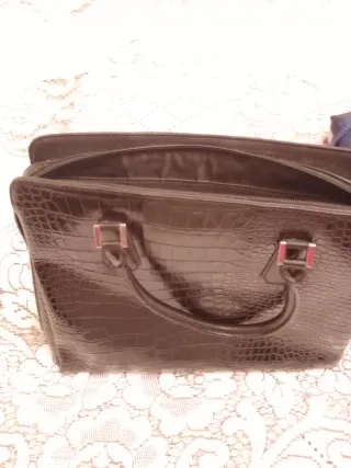 Bolso negro efecto piel cocodrilo