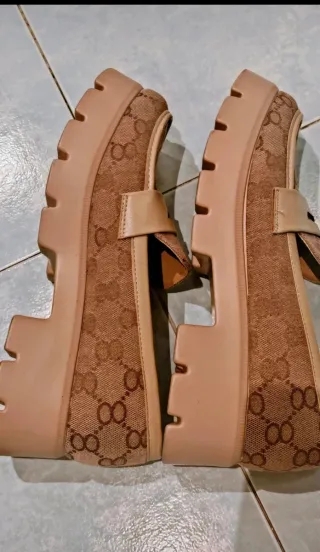 Mocasines plataforma monograma beige/marrón 40