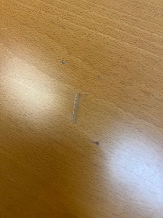 Mesa de despacho con patas metálicas