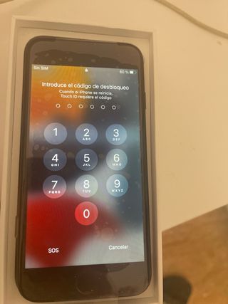 iphone 7 buen móvil, no tiene ningún  golpe