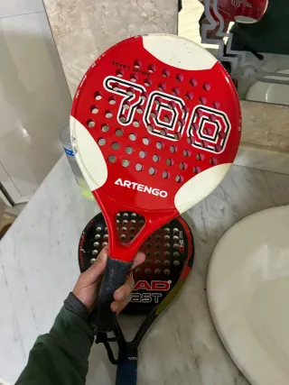 2 Racchette da Padel Head e Artengo con palle
