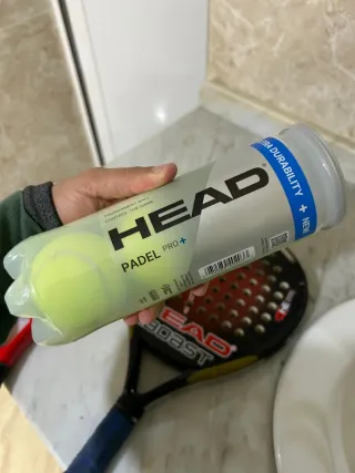 2 Racchette da Padel Head e Artengo con palle