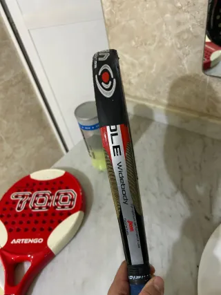 2 Racchette da Padel Head e Artengo con palle