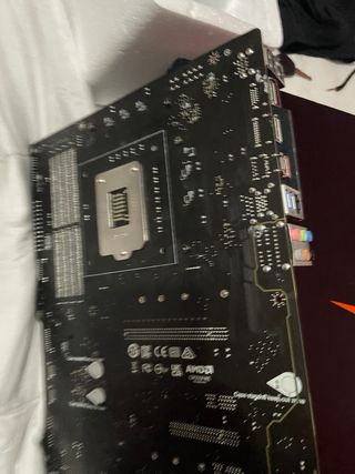 Placa ATX MSI con CPU y 16GB RAM DDR4