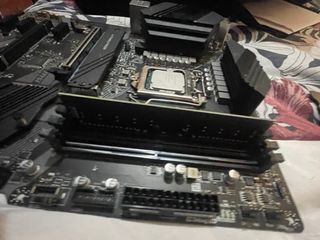 Placa ATX MSI con CPU y 16GB RAM DDR4
