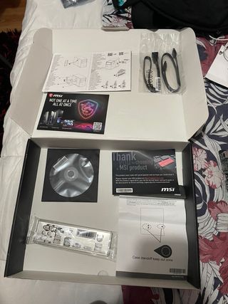 Placa ATX MSI con CPU y 16GB RAM DDR4