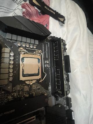 Placa ATX MSI con CPU y 16GB RAM DDR4