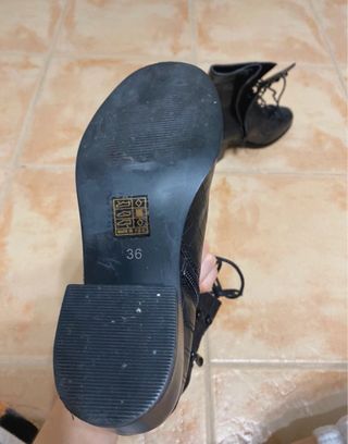 Botas de piel negras con cordones