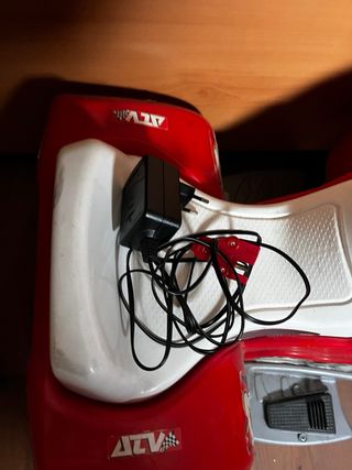 Quad a batería infantil rojo