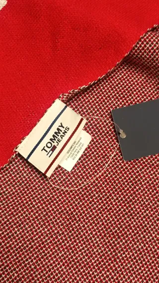 Manta Tommy Hilfiger Azul y Roja