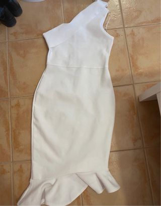 Vestido blanco elegante asimétrico