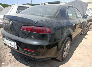 Alfa romeo 1299324 156053056 guantera 159 (140)