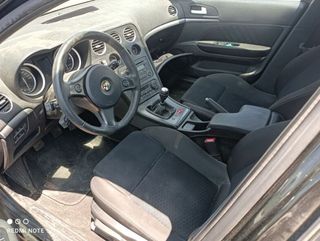 Alfa romeo 1299324 156053056 guantera 159 (140)