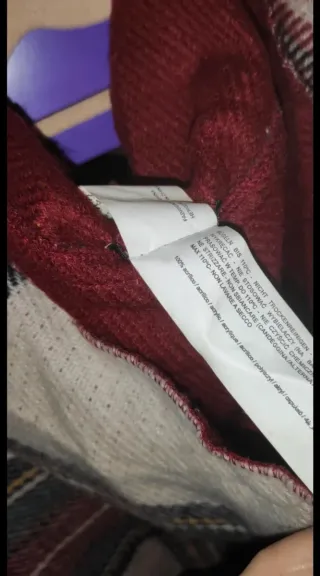 Poncho de cuadros con capucha