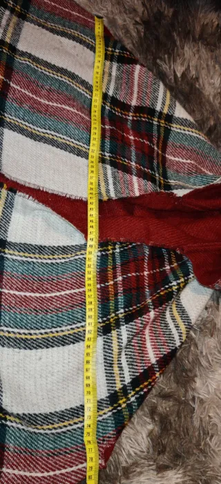 Poncho de cuadros con capucha