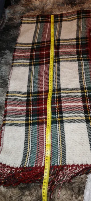 Poncho de cuadros con capucha