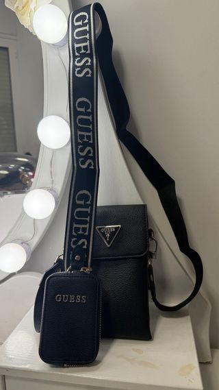 Bolso Guess negro con monedero