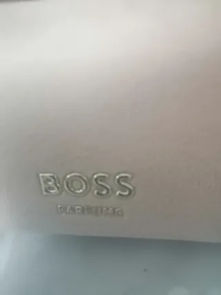 Neceser Hugo Boss, Brocha Armani, Sombra UD
