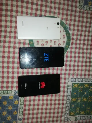 Lote 3 Cellulari Honor e Huawei