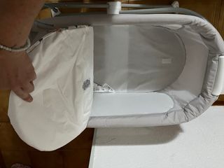 Minicuna Fisher-Price gris y blanca