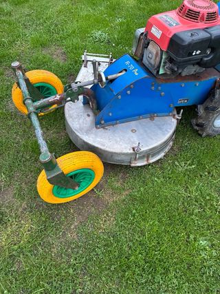 Desbrozadora de ruedas Stella  motor honda